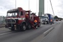 Schwerer LKW VU PKlemm A 4 Rich Olpe auf der Rodenkirchener Bruecke P315